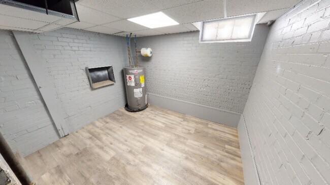 Building Photo - 508 Thomas Rd