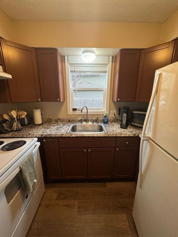 Building Photo - 721 Circle Dr