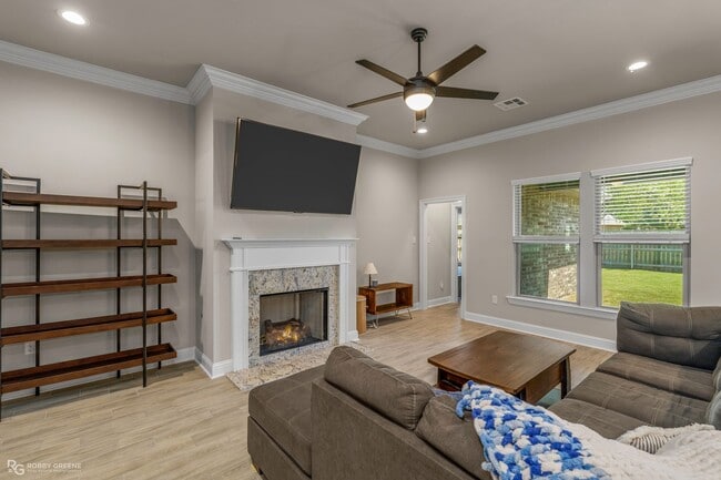 Building Photo - Beautiful 3 bedroom/2 bathroom in Willow Heights