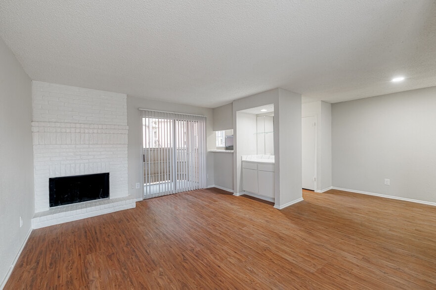 Building Photo - Champion Oaks