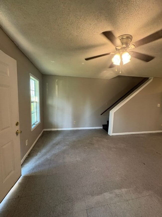 Building Photo - Renovated 3 Bedroom 2 Bath Home for Rent!