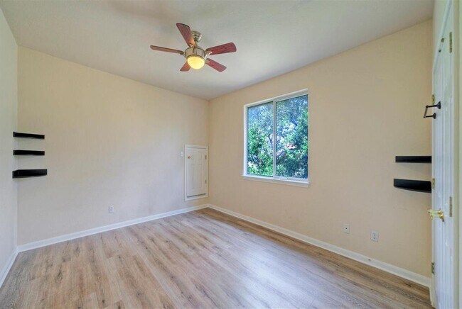 Building Photo - 3912 Coopers Hawk Cove