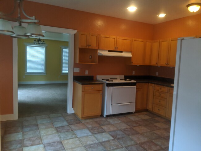 Building Photo - 64 Battle Hollow Ave