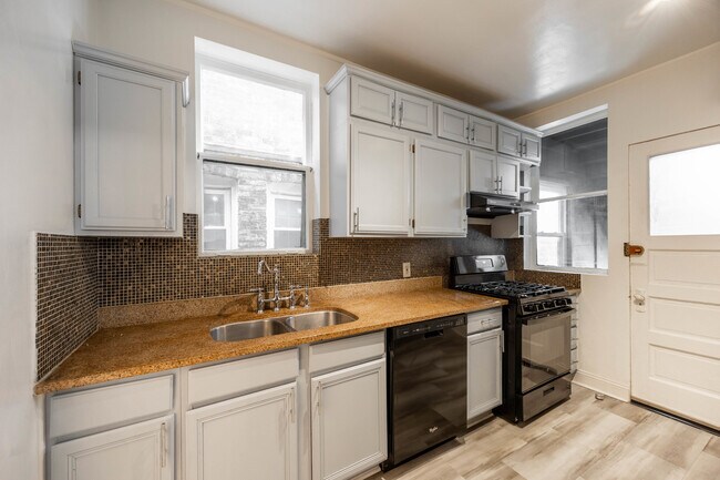 Building Photo - 1432 W Jonquil Terrace