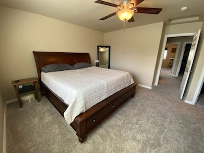 Building Photo - Sunny and spacious 3 bed, 2.5 bath house with living and family room, with huge back yard!