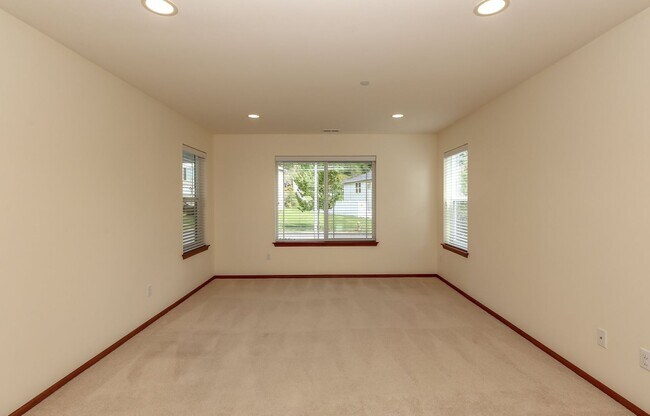 Building Photo - Spacious 4-Bedroom DuPont Home with AC