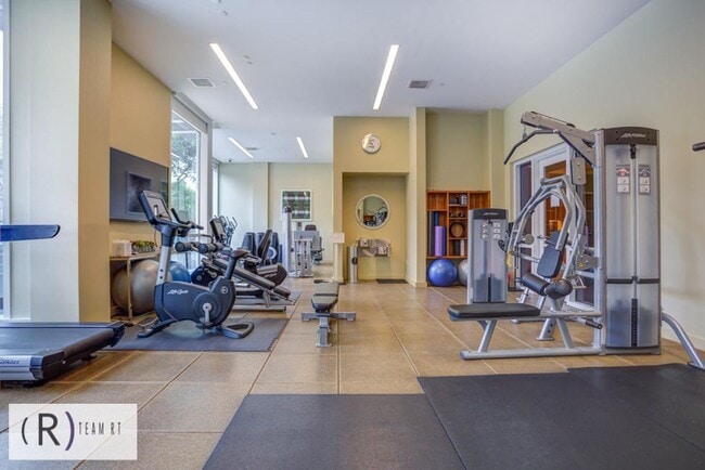 Building Photo - Oceanview Luxurious Chic Condo for High Quality Lifestyle