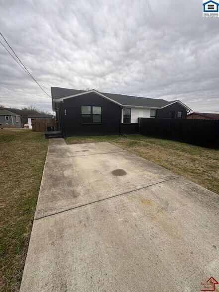 Building Photo - 425 Revels Dr