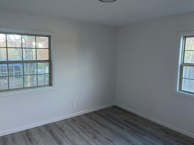 Building Photo - Modern 2-Bed, 1-Bath Oasis with Central Ai...