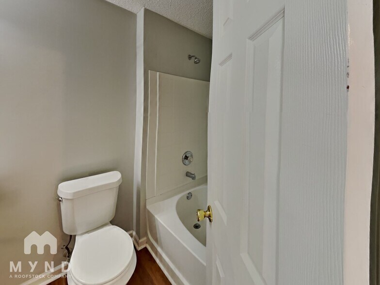 Building Photo - 113 Meadow Ct