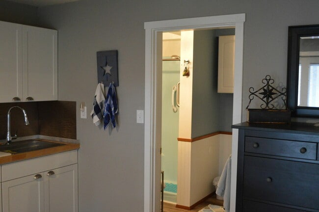 Building Photo - 5307 Rehklau Rd SE