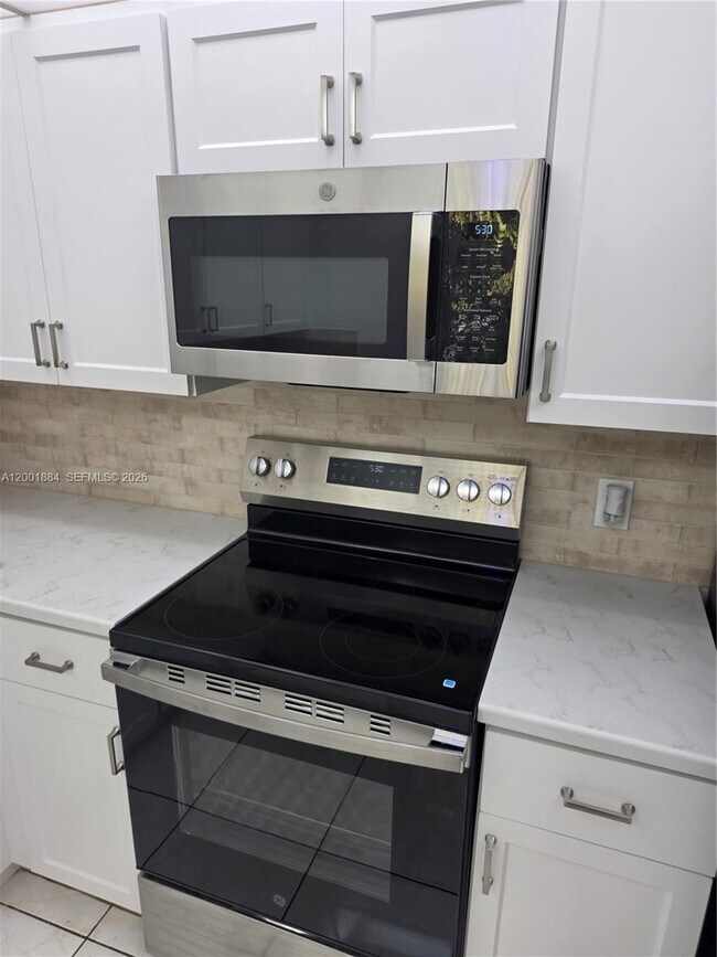 Building Photo - 13250 SW 4th Ct