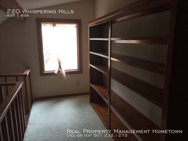 Building Photo - 220 Whispering Hill St