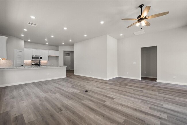 Building Photo - 3202 Farmhouse Ave