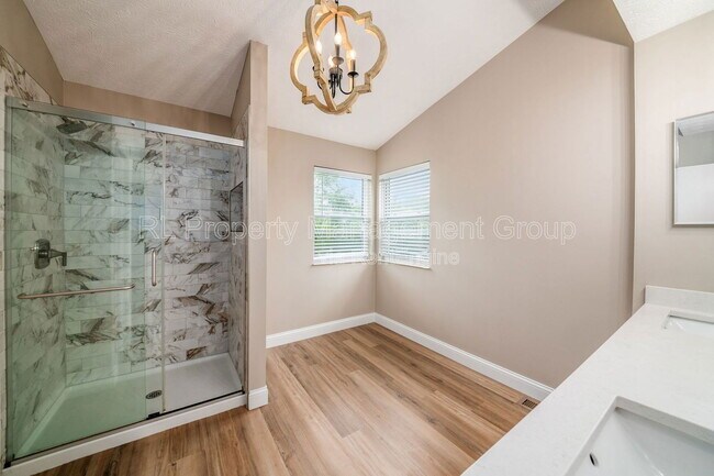 Building Photo - 2940 Wynridge Dr
