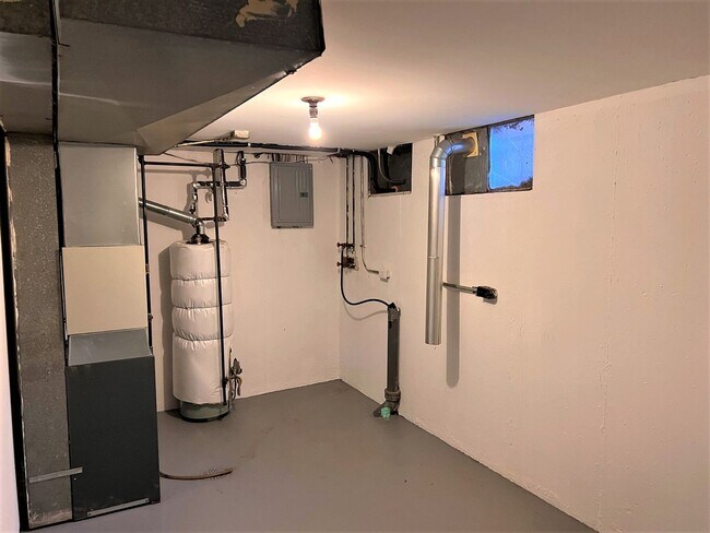 Building Photo - Updated 2 bedroom Townhome - University City