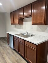 Building Photo - Colonial Crest Apartments