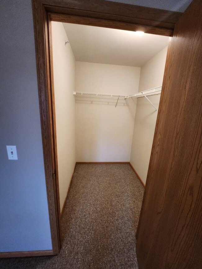Building Photo - 431 Leah Ln