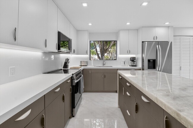 Building Photo - 15322 Strathearn Dr