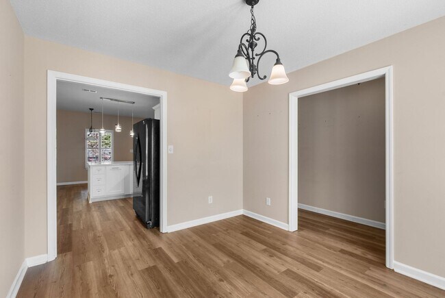 Building Photo - Great Location in the Heart of Madison!