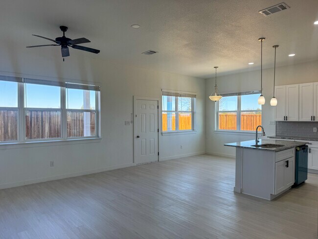 Building Photo - 160 Zion Rd