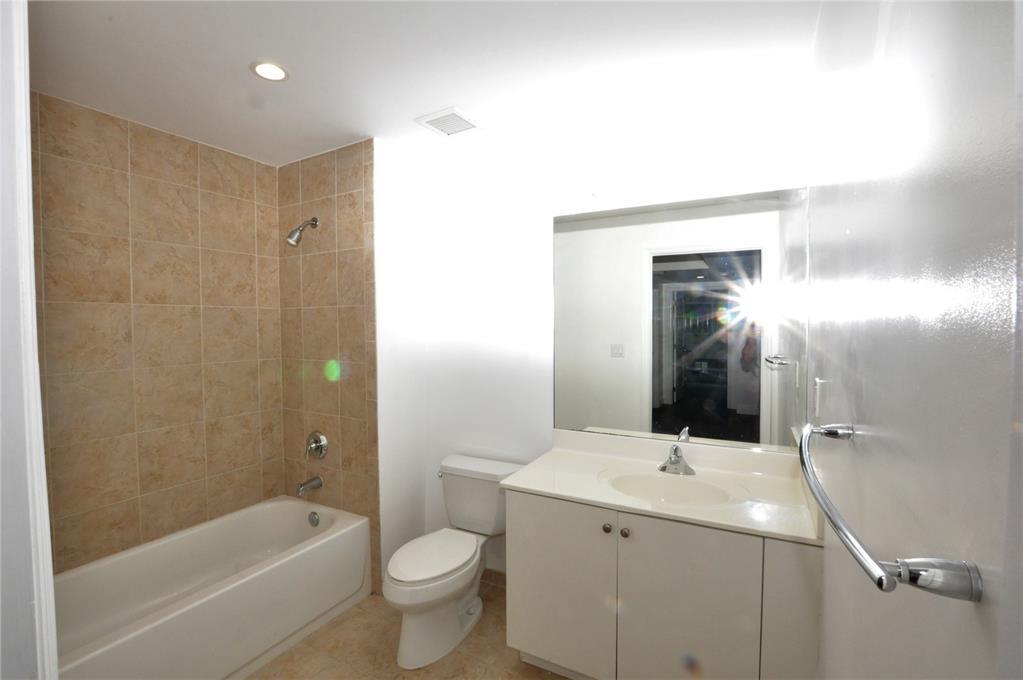 Building Photo - 101 E Flagler St