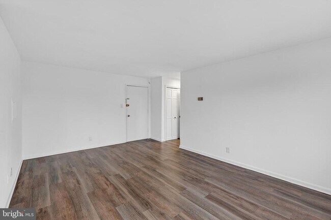 Building Photo - 4570 MacArthur Blvd NW