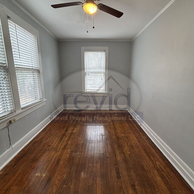 Building Photo - Move In Special! First Month Free!