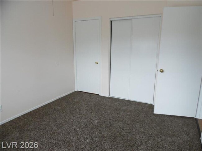 Building Photo - ONE STORY - 2 BEDROOM WITH 2 CAR GARAGE