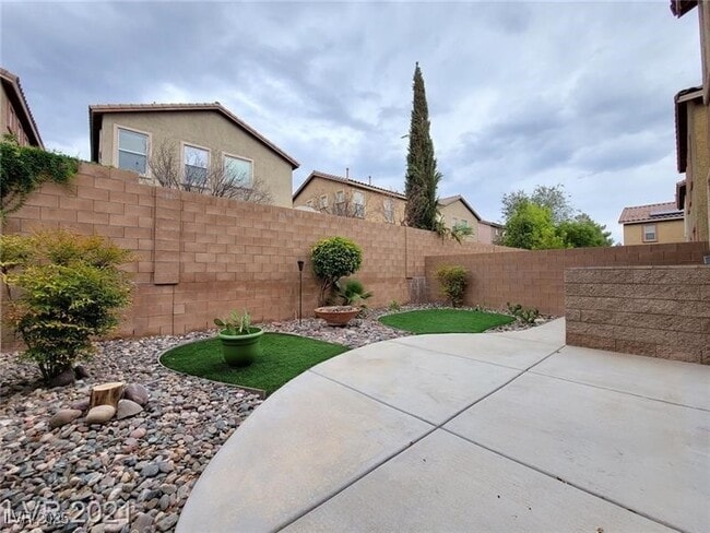 Building Photo - 9132 Spumante Ave