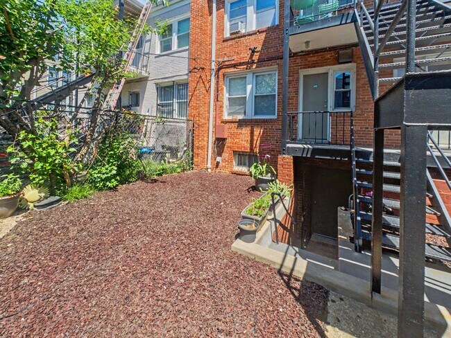 Building Photo - 3542 6th St NW