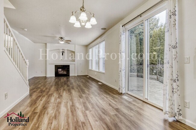 Building Photo - Updated Monthly Rent: $3,000 - Beautiful updated 4 Bedroom home in Beaverton