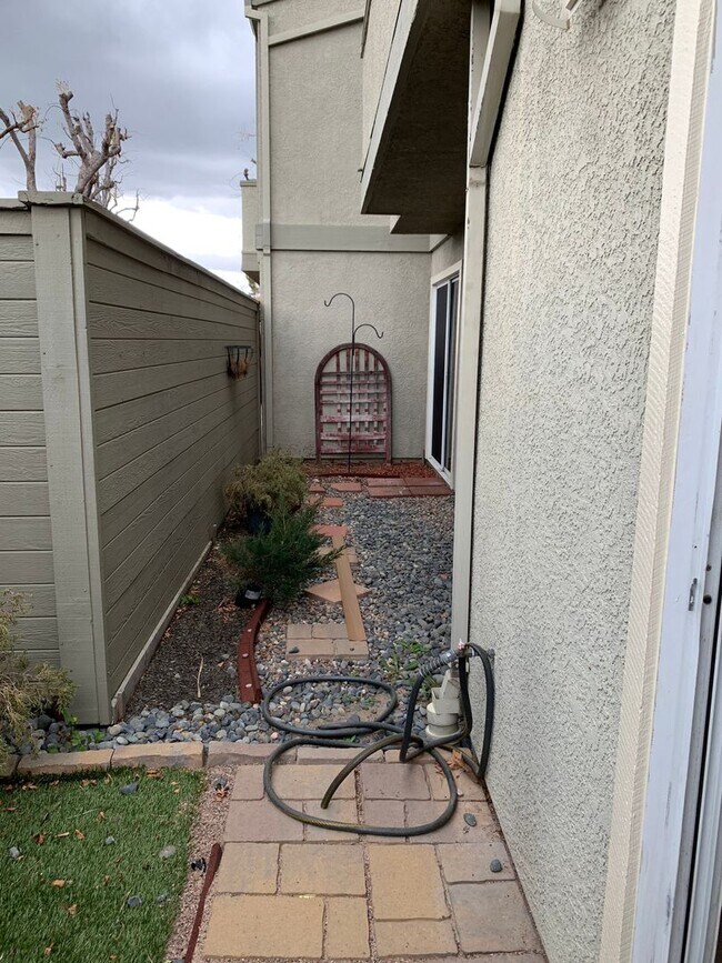 Building Photo - Beautiful 3 Bedroom 2 1/2 Bathroom Granada Hills Townhouse! Must See! Ready For Move-In!