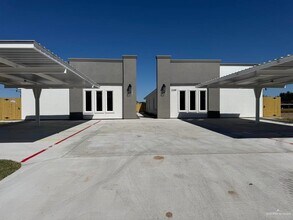 Building Photo - 11 Elsham Ave