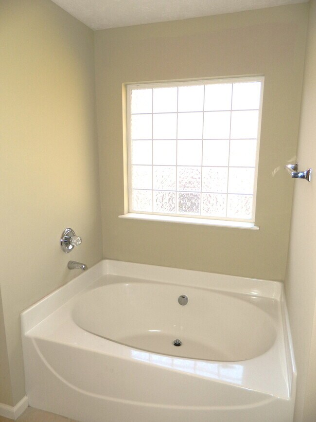 Building Photo - 1087 Waltons Pass