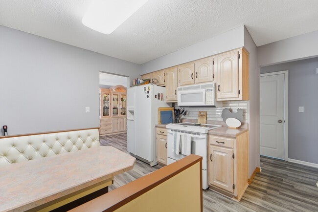 Building Photo - 6502 Allison Ave