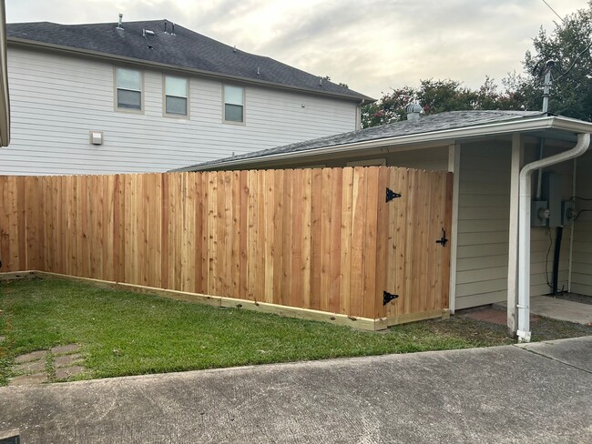 Building Photo - 1005 Rosepoint Dr