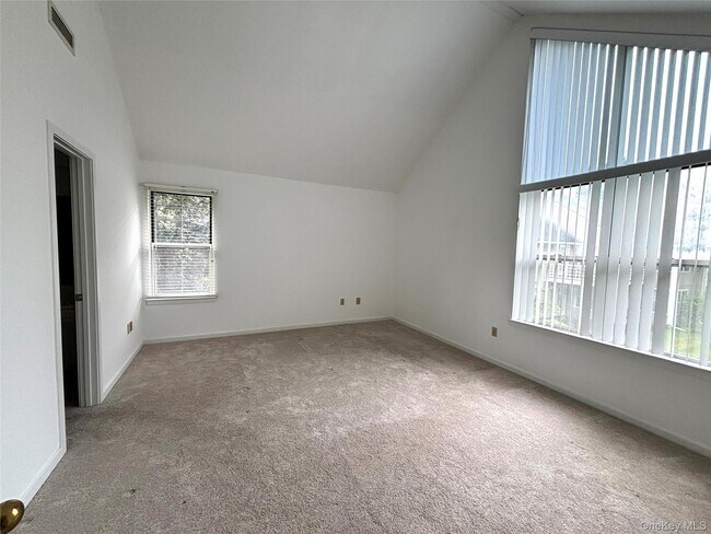 Building Photo - 504 Continental Dr
