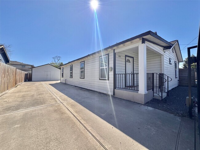 Building Photo - 4010 Chapman St