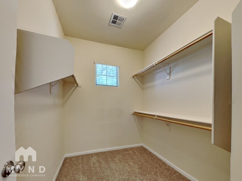 Building Photo - 13514 W Cypress St