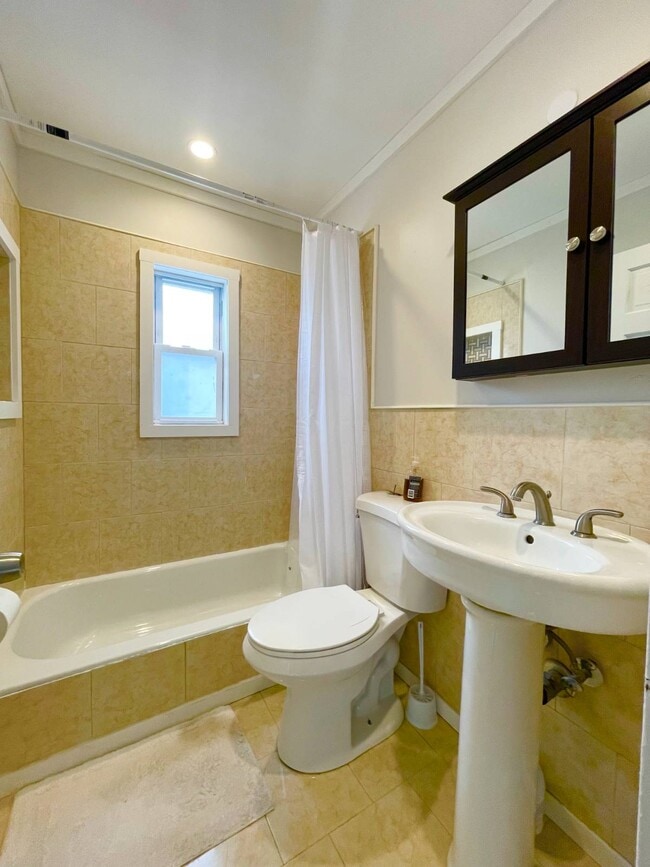 Building Photo - 278 Devonshire Dr