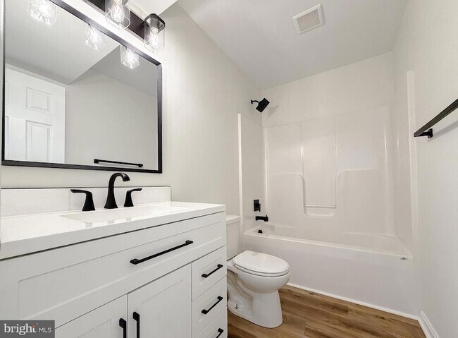 Building Photo - 21096 Lizson Ct
