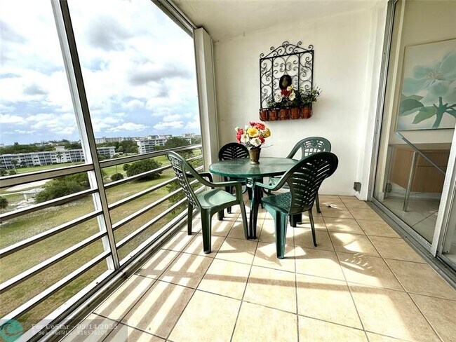 Building Photo - 2671 S Course Dr