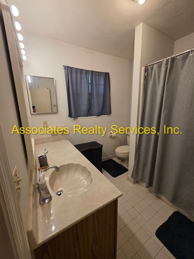 Building Photo - Mill Pond accross from G'ville Health and Fitness