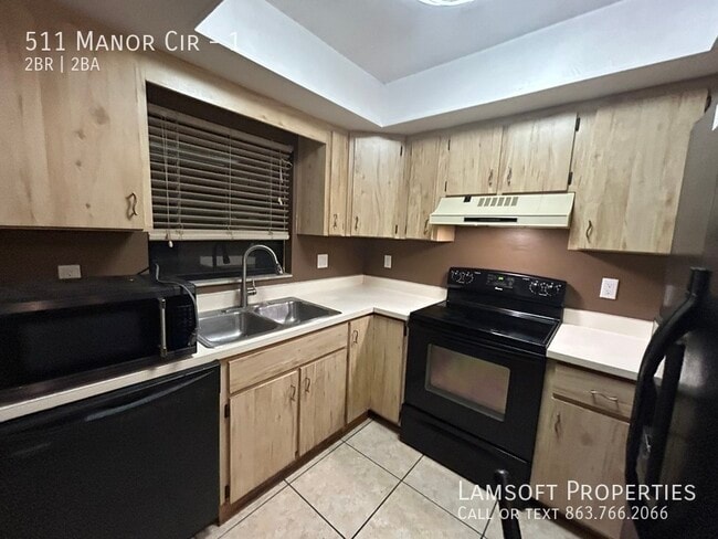 Building Photo - 511 Manor Cir