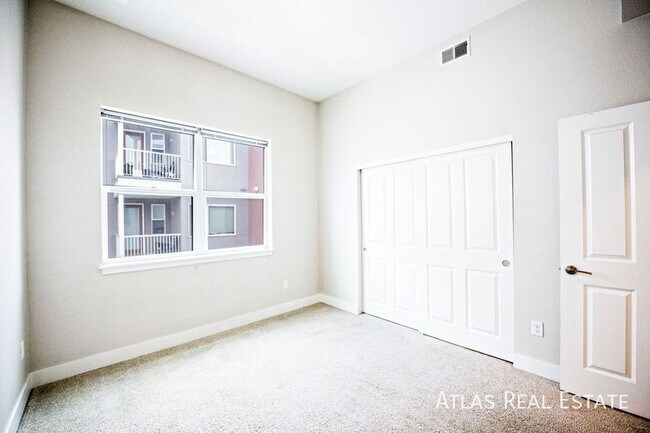 Building Photo - 2905 W 25th Ave