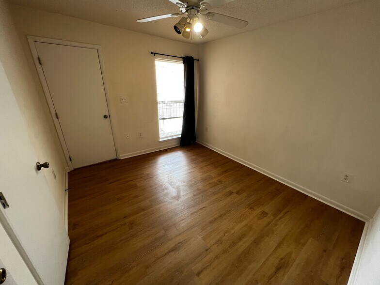 Building Photo - Room in Condo on Crab Orchard Dr