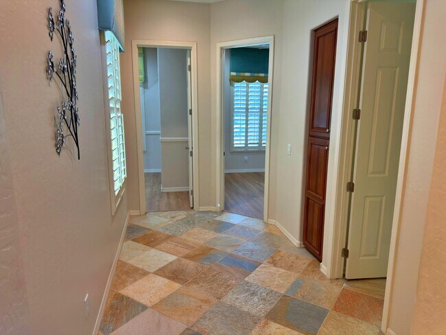 Building Photo - 737 E Charlevoix Ave