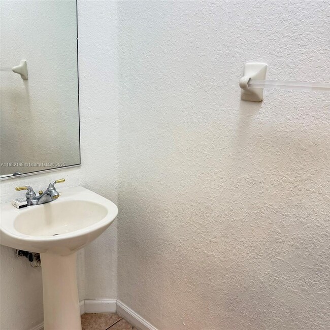 Building Photo - 6482 Catalina Ln