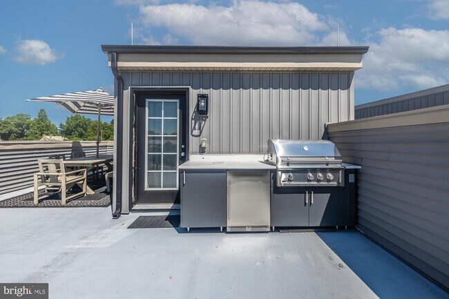 Building Photo - 300 Squire Dr